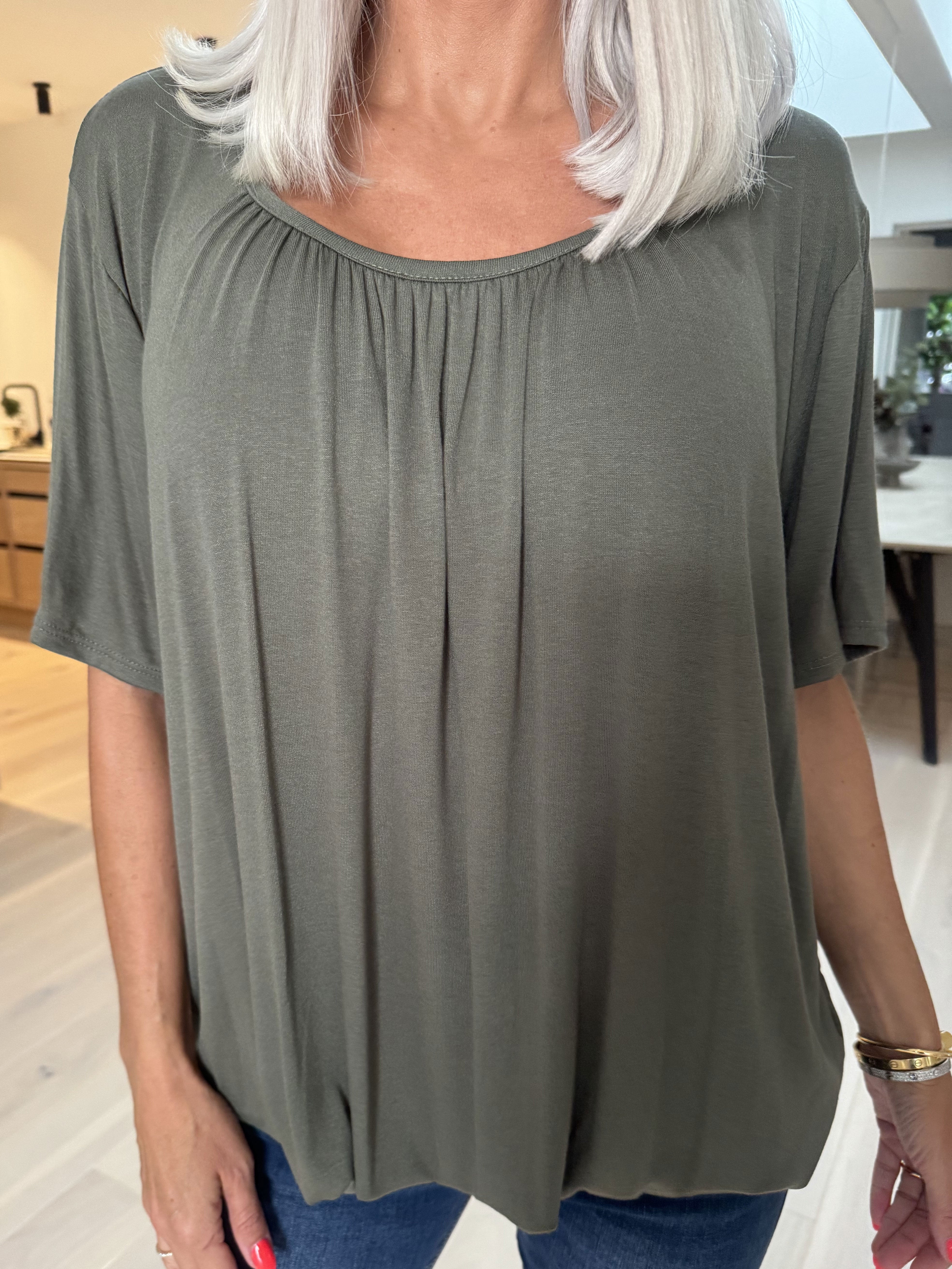 Miracle t-shirt - Basis t-shirt med elastik forneden (bestseller)